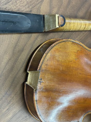 ネック下がりの修理